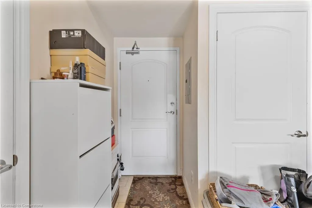 886 Golf Links Road, #302