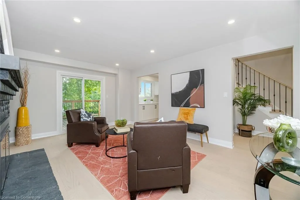 2392 Arnold Crescent