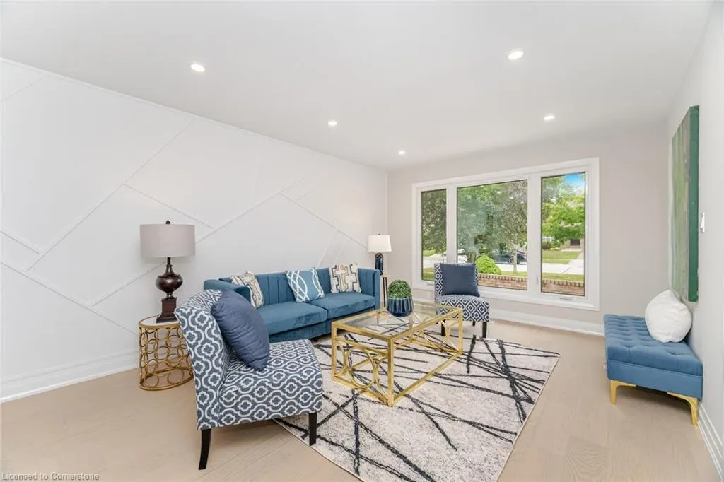 2392 Arnold Crescent