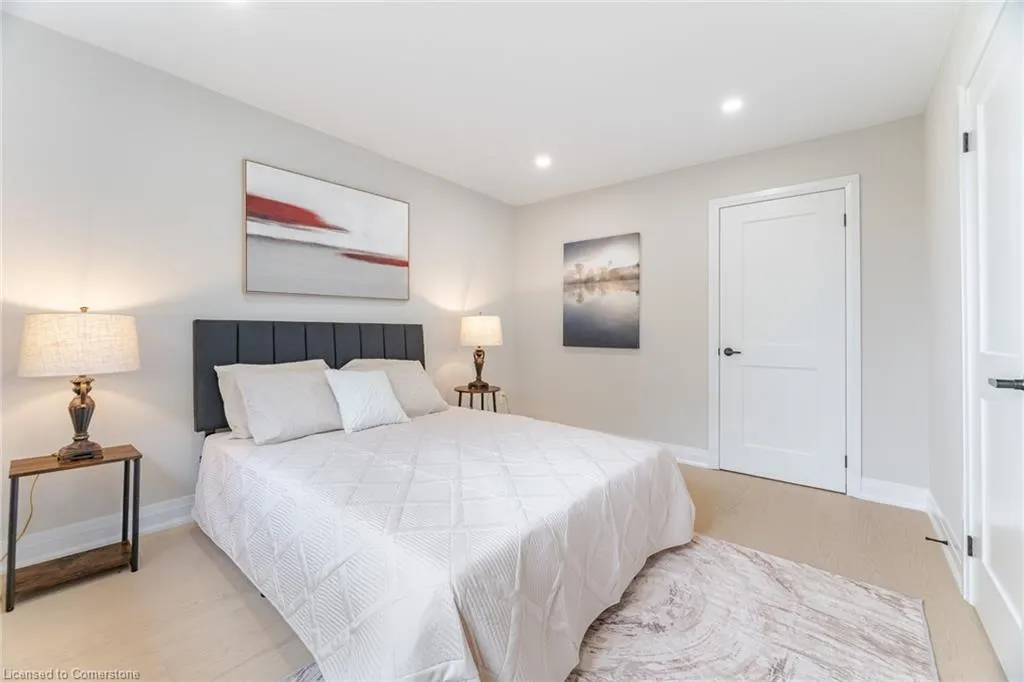 2392 Arnold Crescent