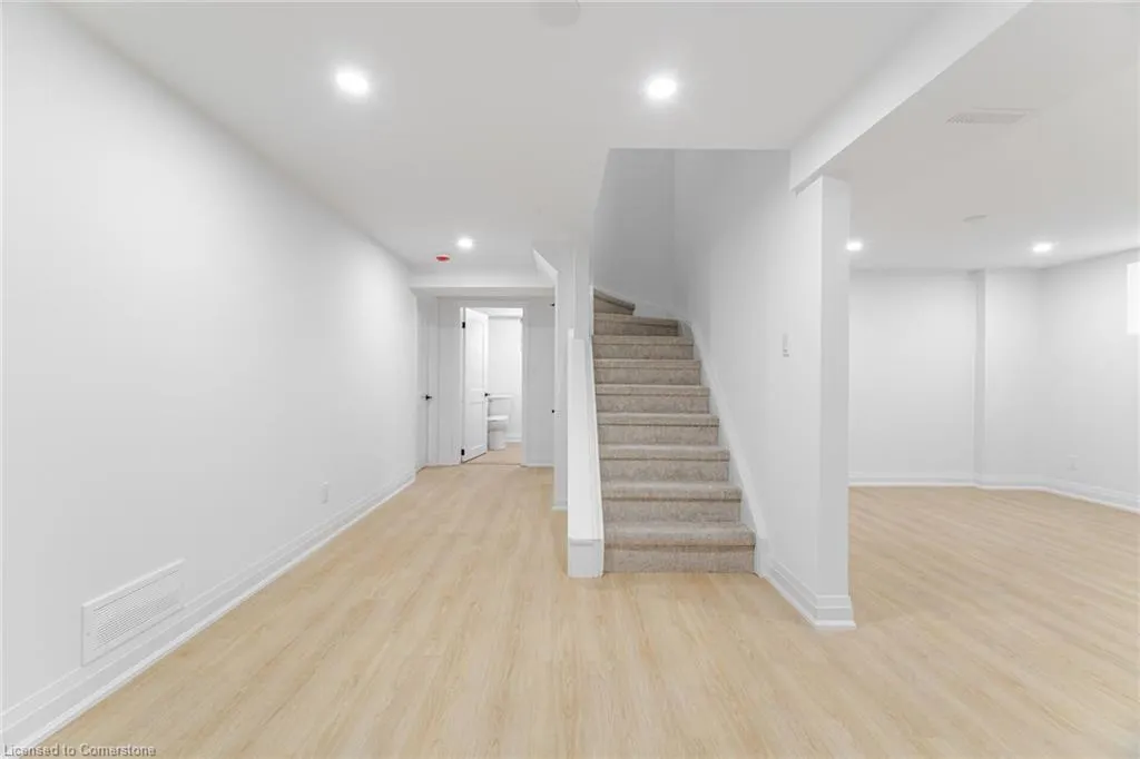 2392 Arnold Crescent