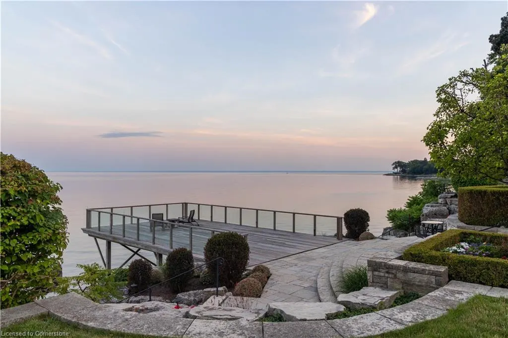 2054 Lakeshore Road E