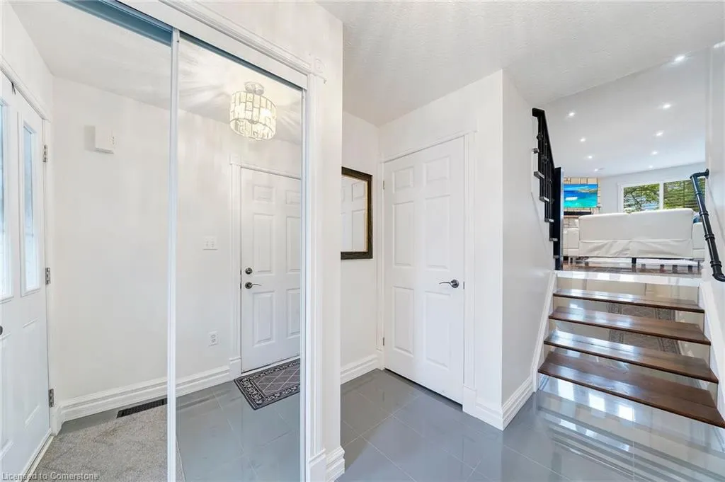 800 Paramount Drive, #28