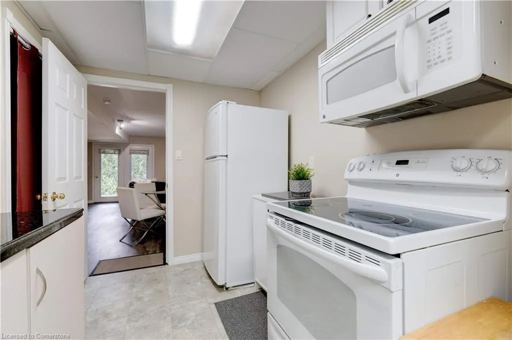 2774 King Street E, #10