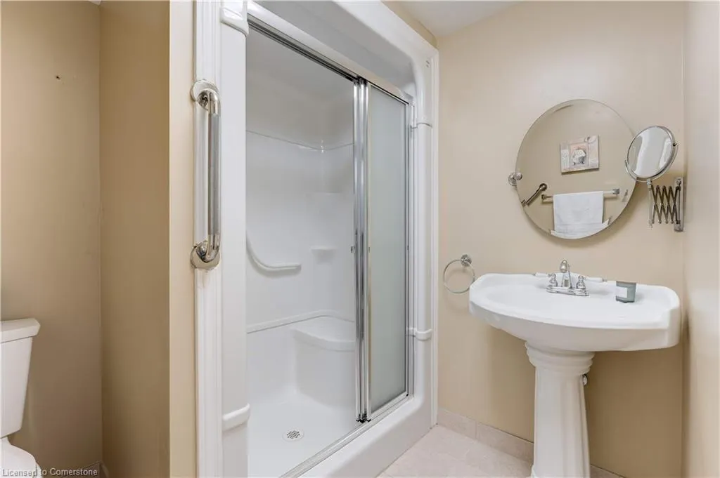 2774 King Street E, #10
