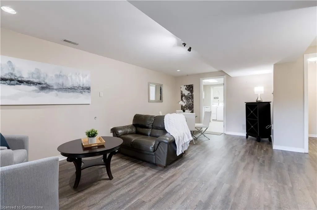 2774 King Street E, #10
