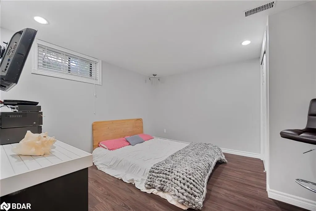 15 Hawthorne Road