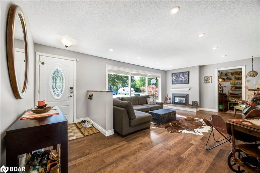 15 Hawthorne Road