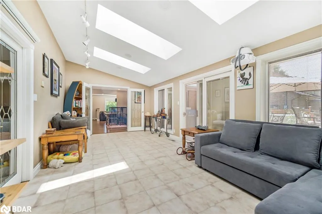 15 Hawthorne Road