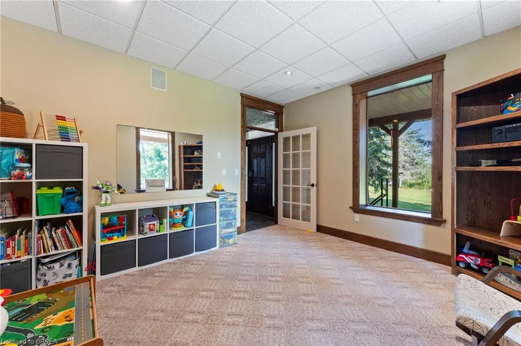 182 Governor's Road E