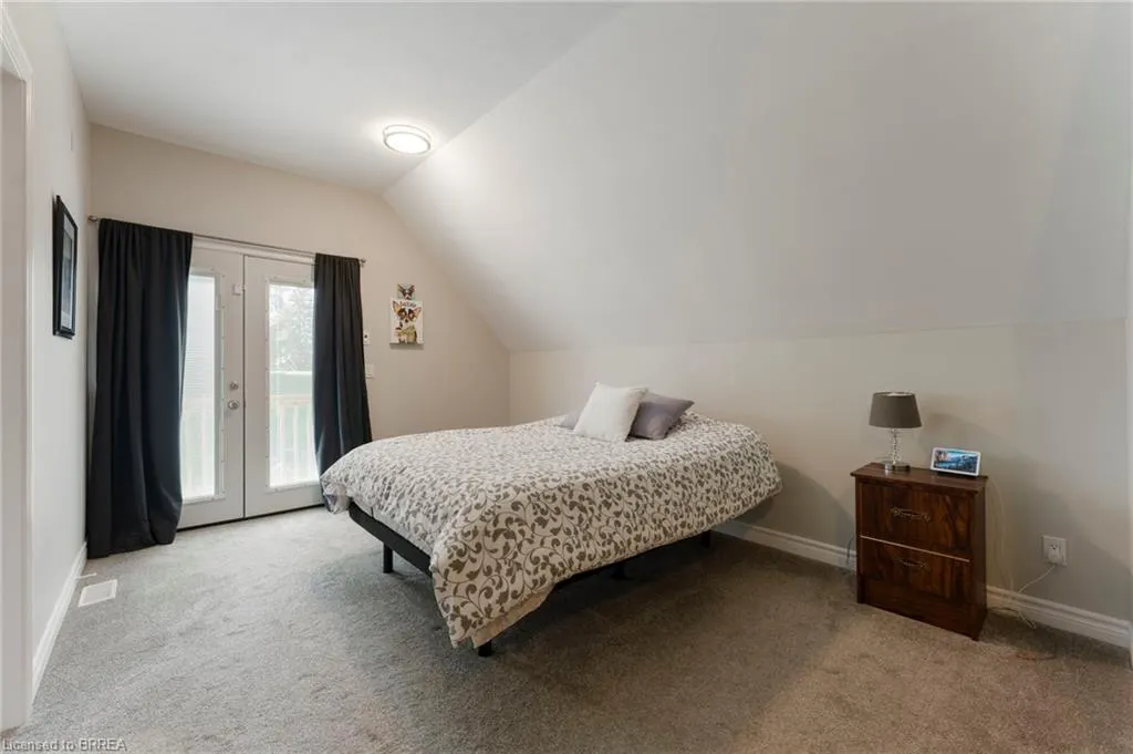 182 Governor's Road E
