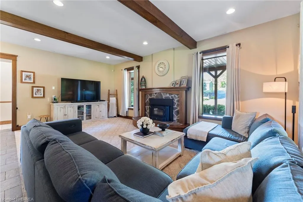 182 Governor's Road E