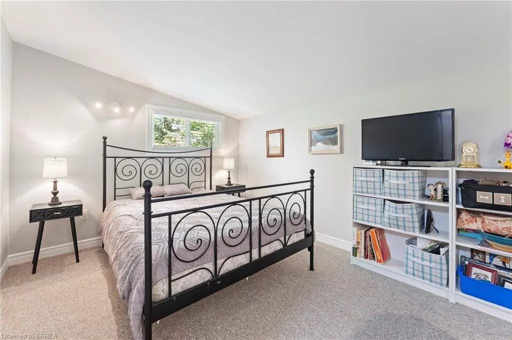 182 Governor's Road E