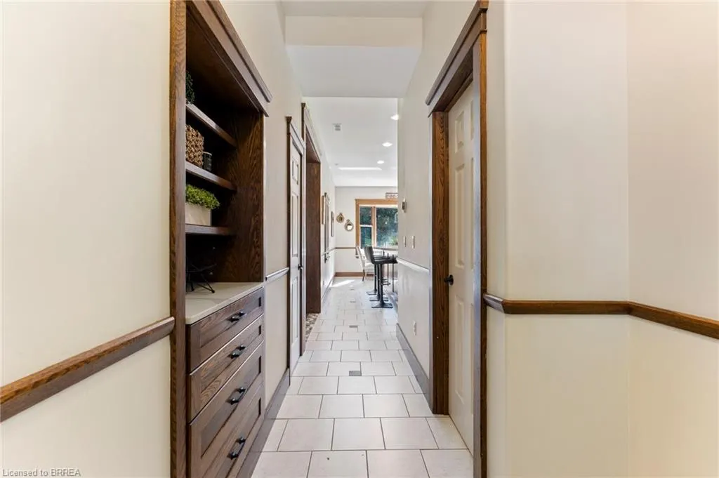 182 Governor's Road E