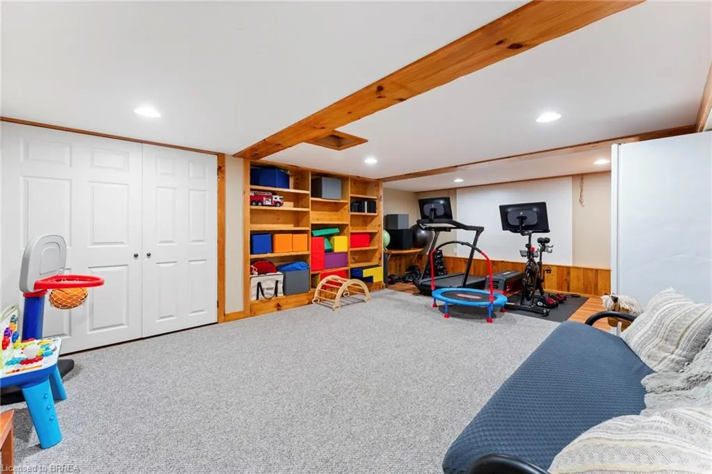 182 Governor's Road E