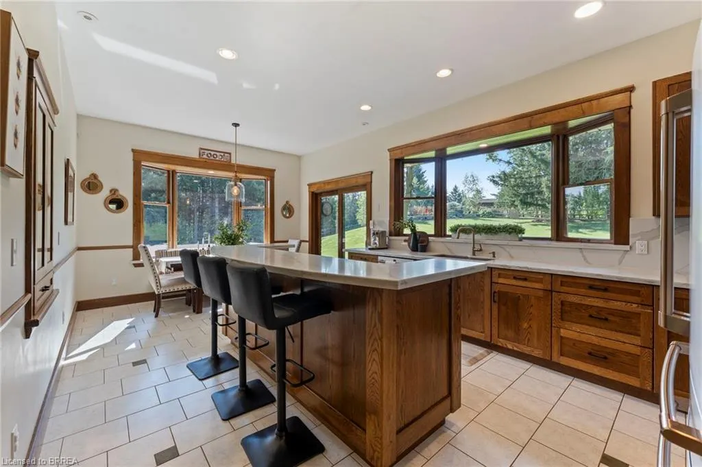 182 Governor's Road E