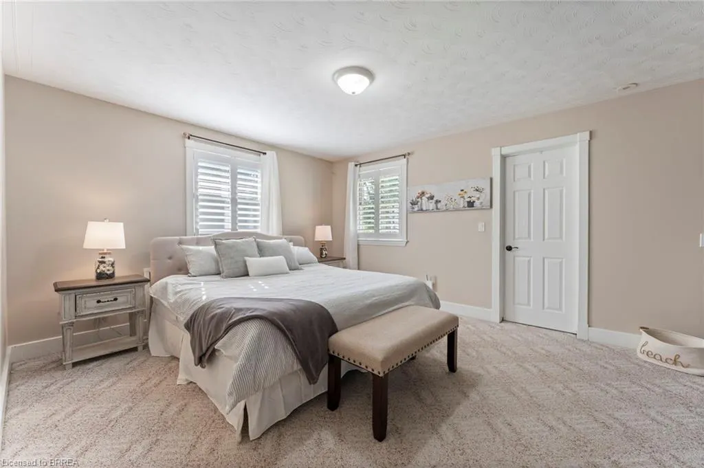 182 Governor's Road E
