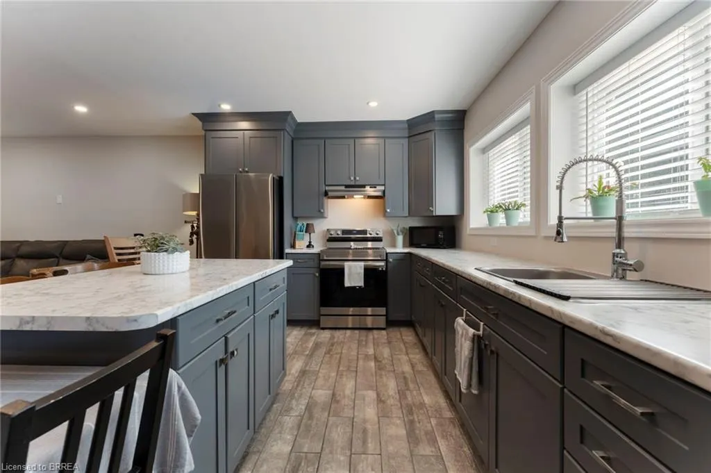 182 Governor's Road E