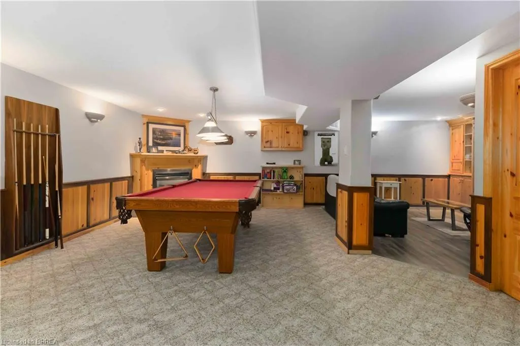 8 Hawthorne Lane