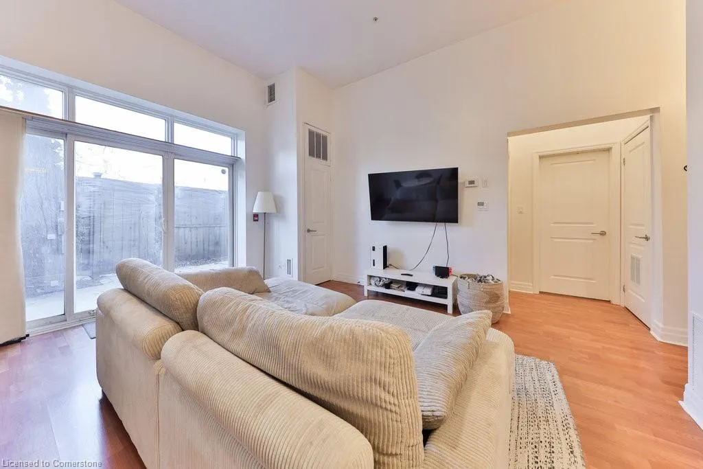 459 Kerr Street, #105