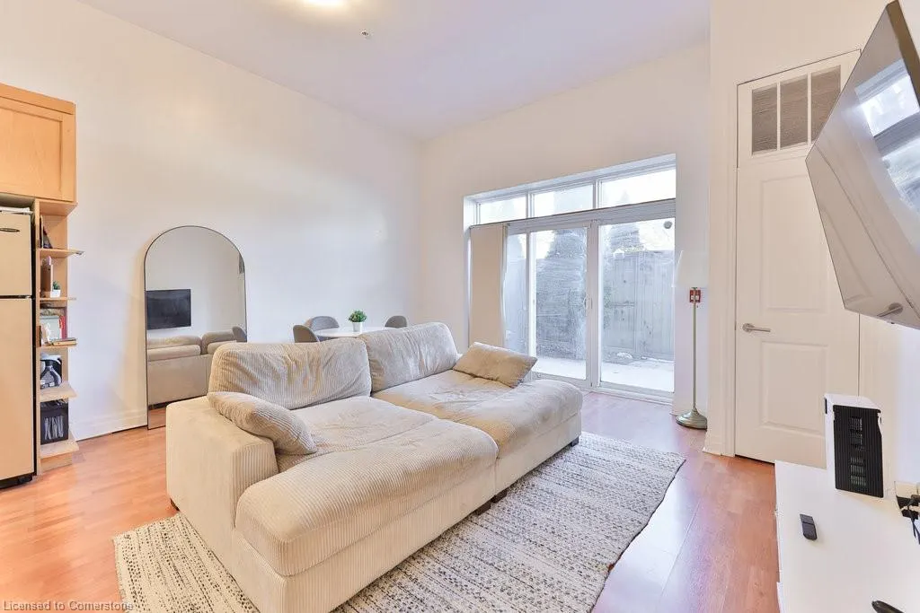 459 Kerr Street, #105