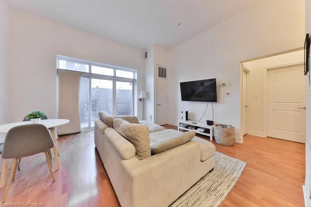 459 Kerr Street, #105