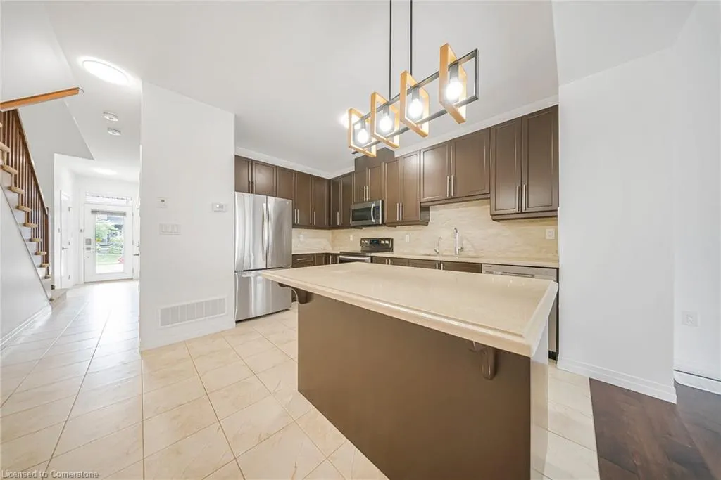 6 Greenwich Avenue