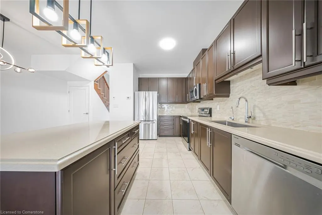 6 Greenwich Avenue