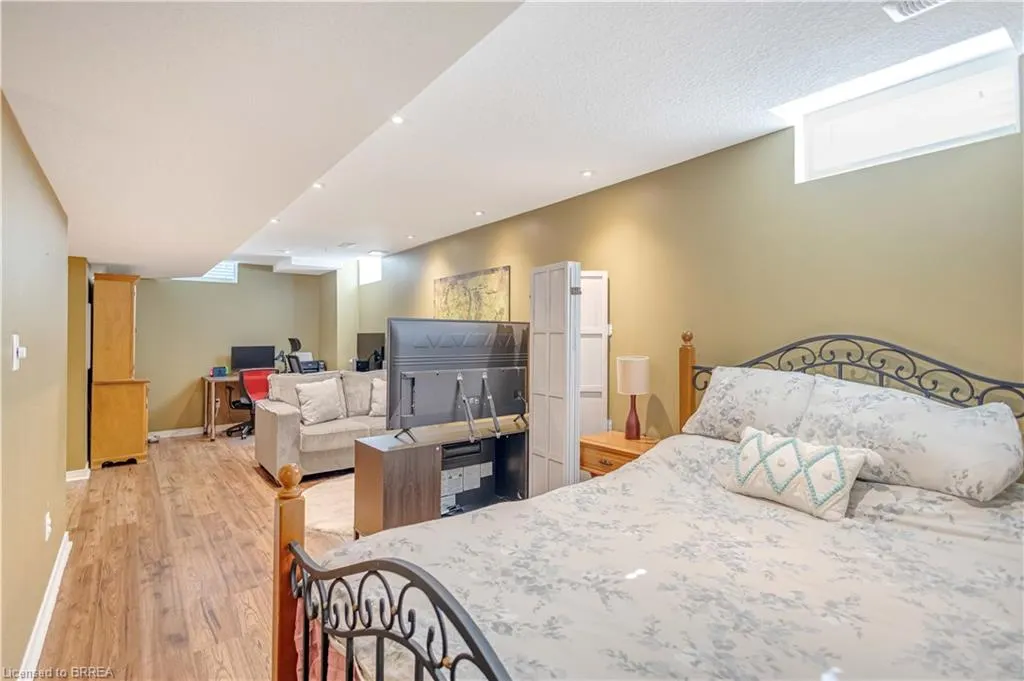27 Shantz Avenue