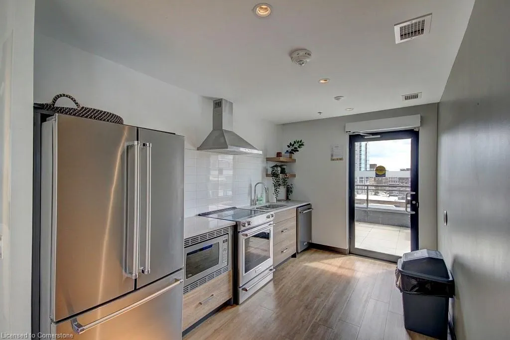 60 Charles Street W, #1805