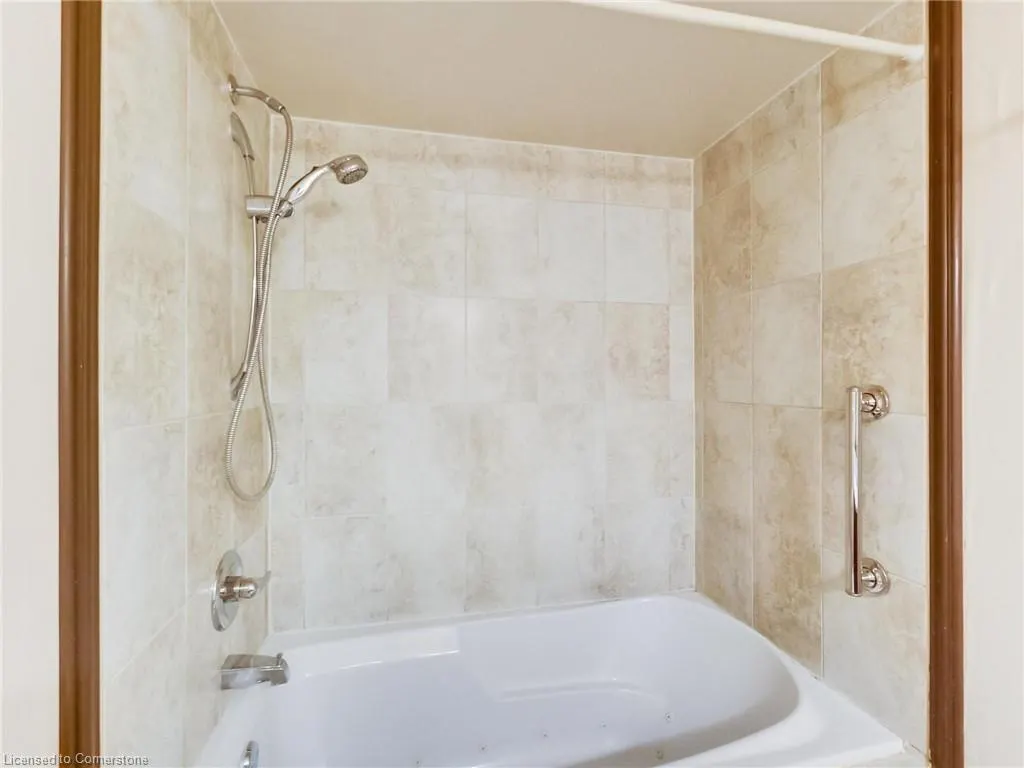 500 Green Road, #203