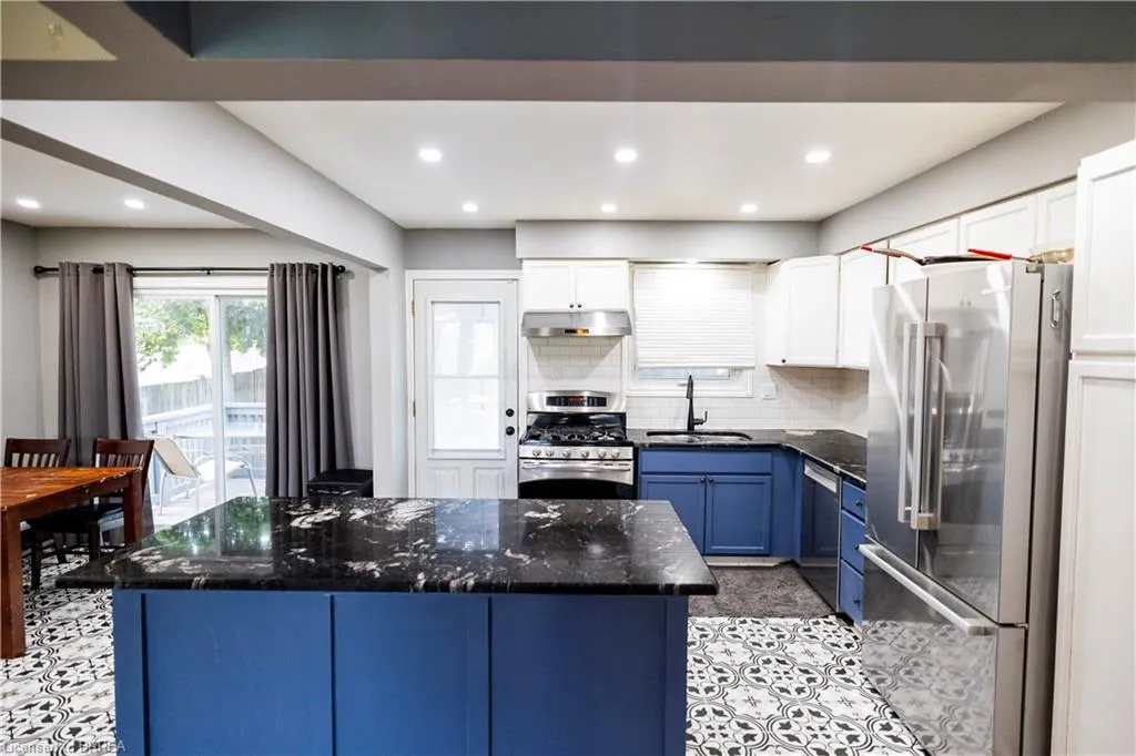 10 Garden Crescent