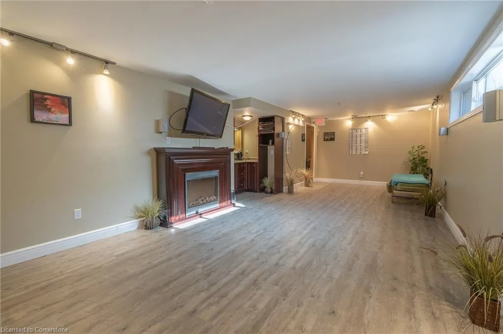 11 Belmont Avenue W