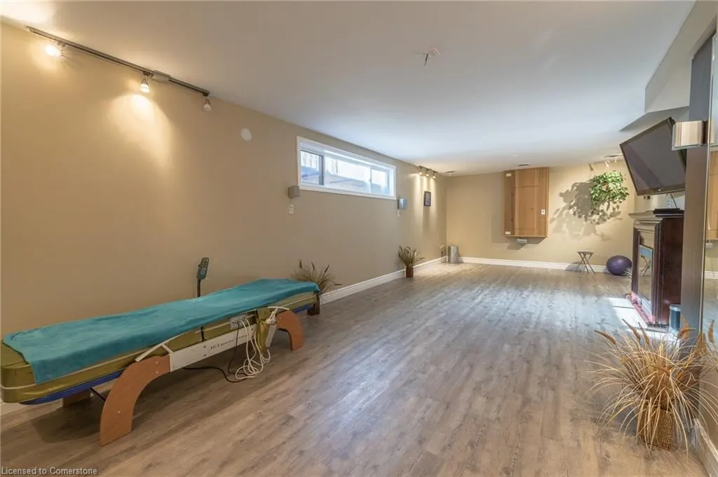 11 Belmont Avenue W