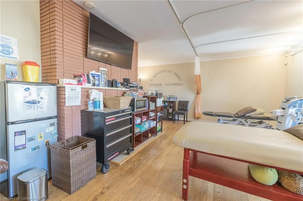 11 Belmont Avenue W