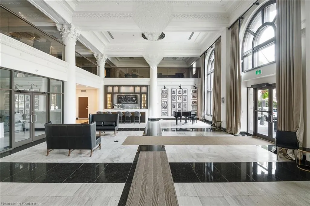 112 King Street E, #PH6