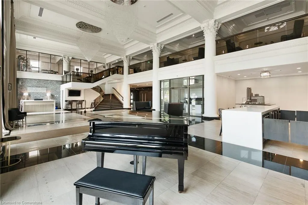 112 King Street E, #PH6