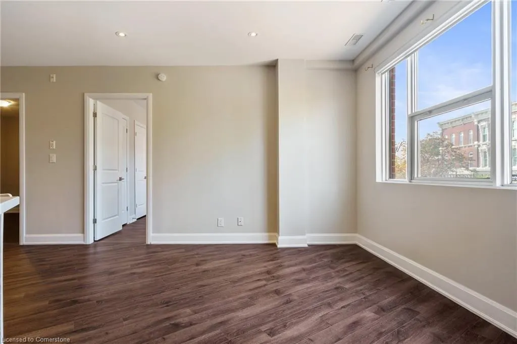 2 King Street W, #208