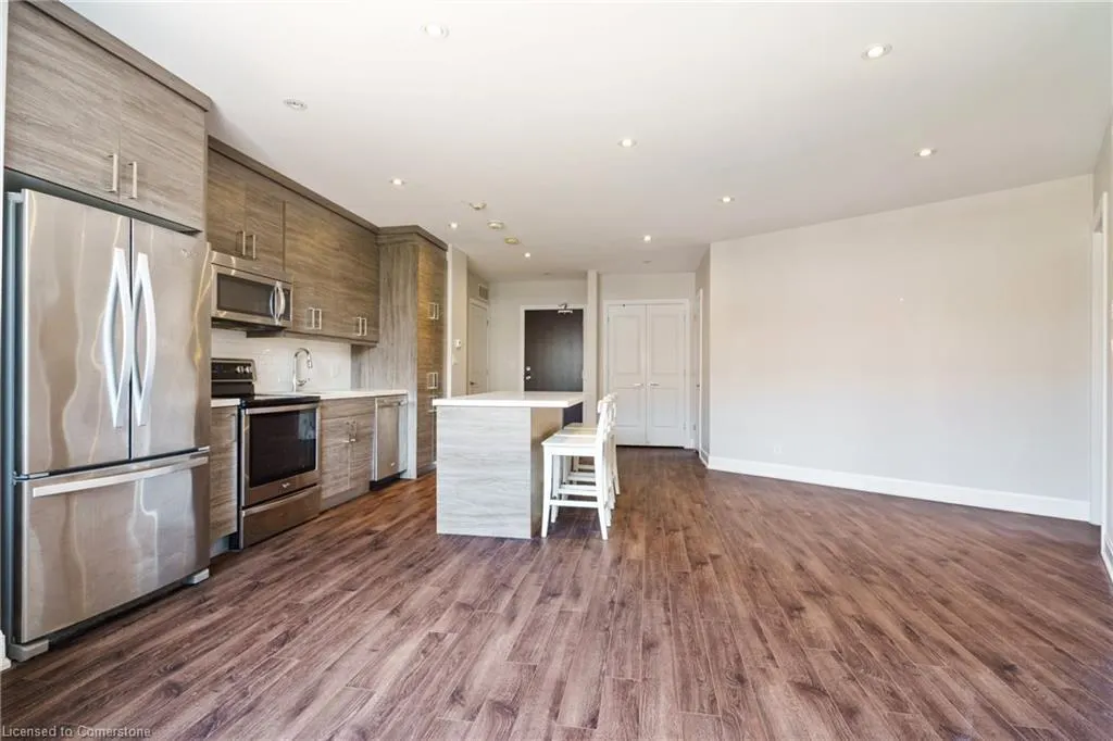 2 King Street W, #208