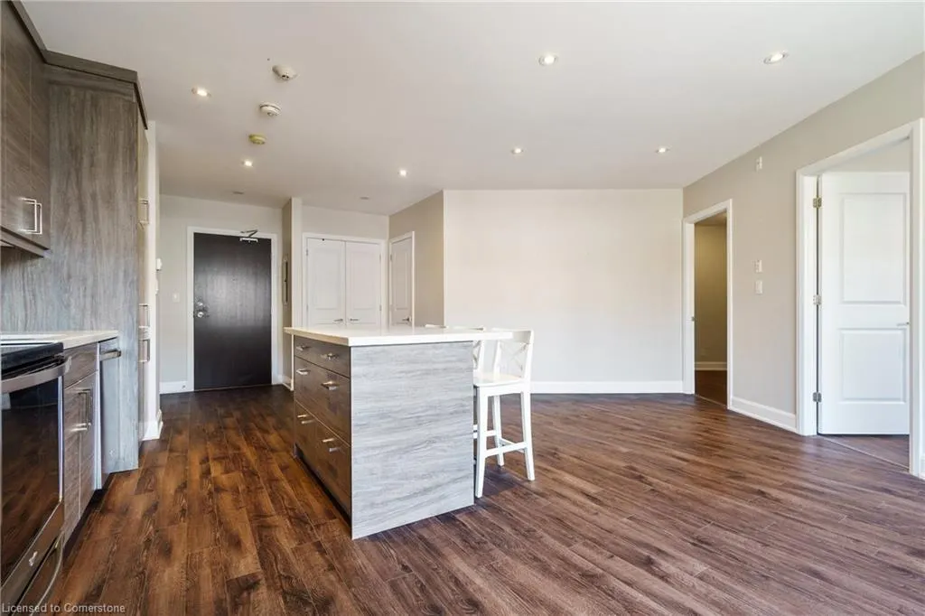 2 King Street W, #208