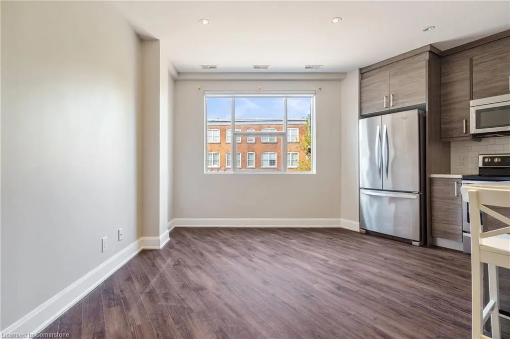 2 King Street W, #208