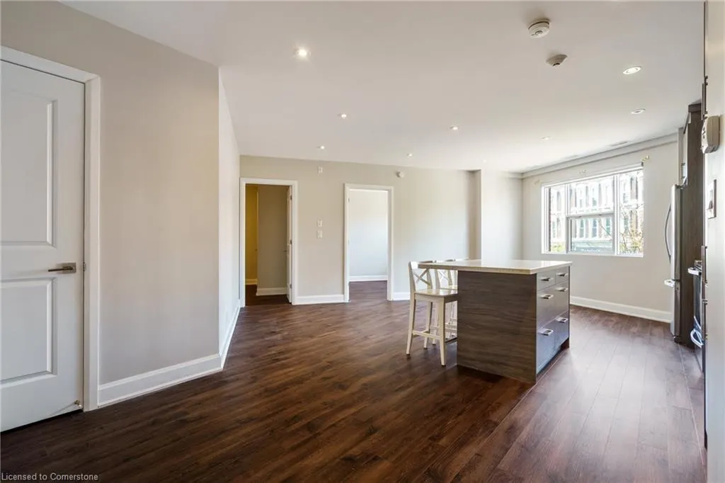 2 King Street W, #208