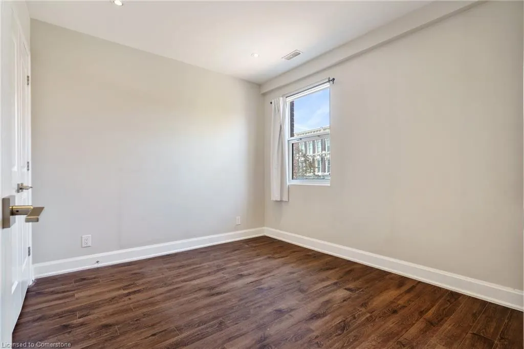 2 King Street W, #208