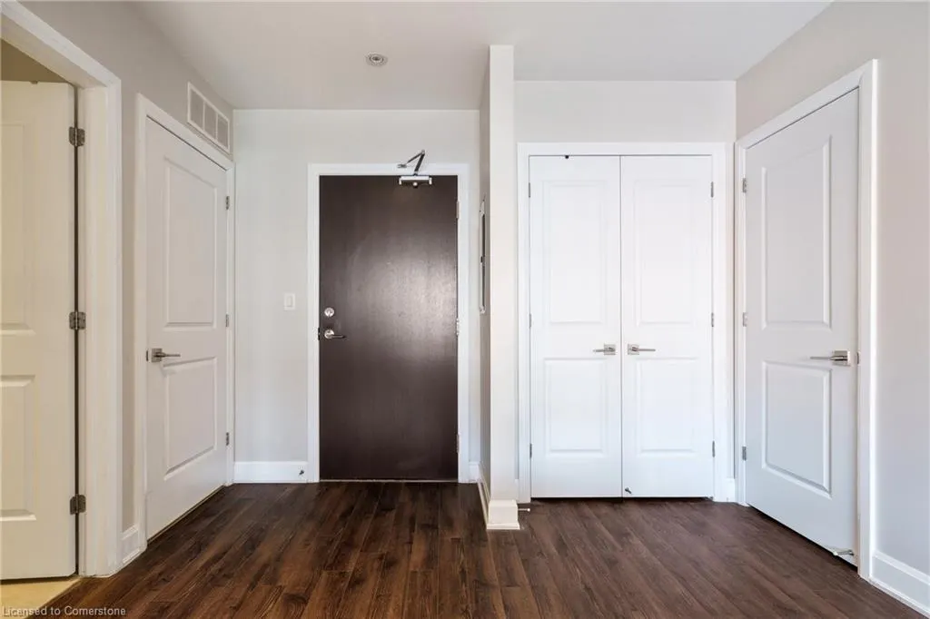 2 King Street W, #208
