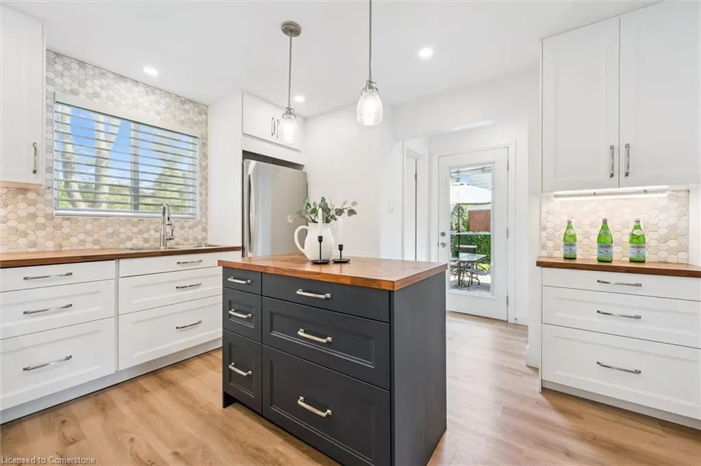 66 Pinehurst Crescent