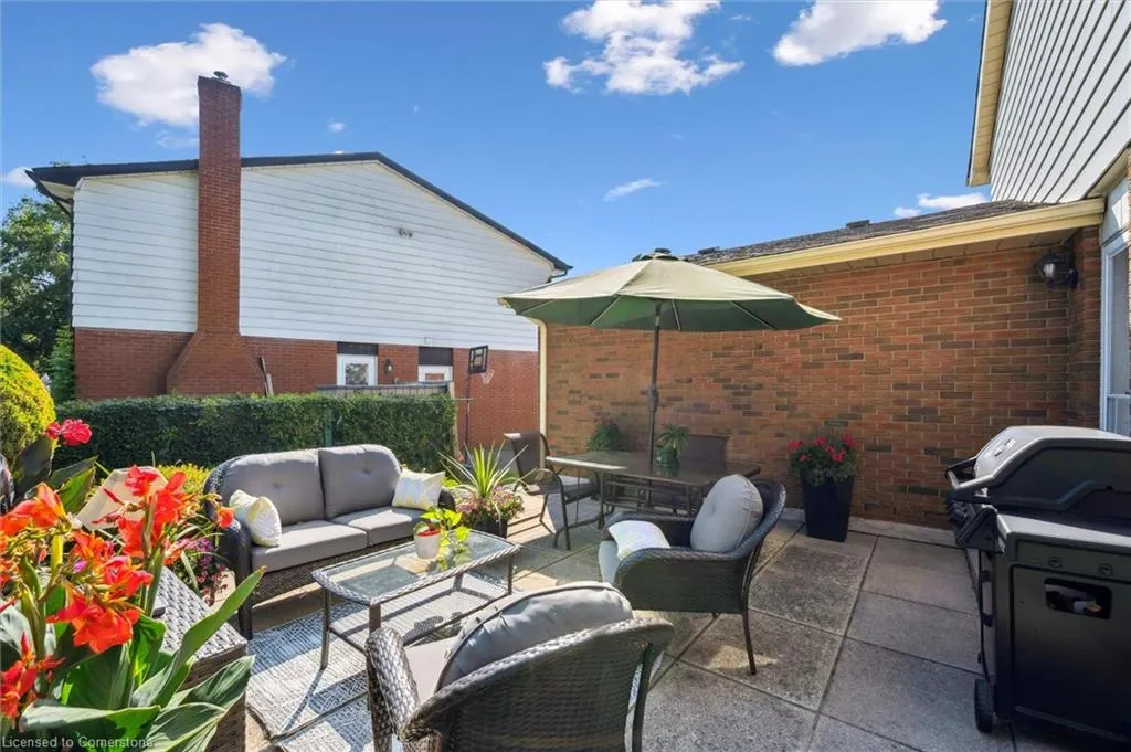 66 Pinehurst Crescent