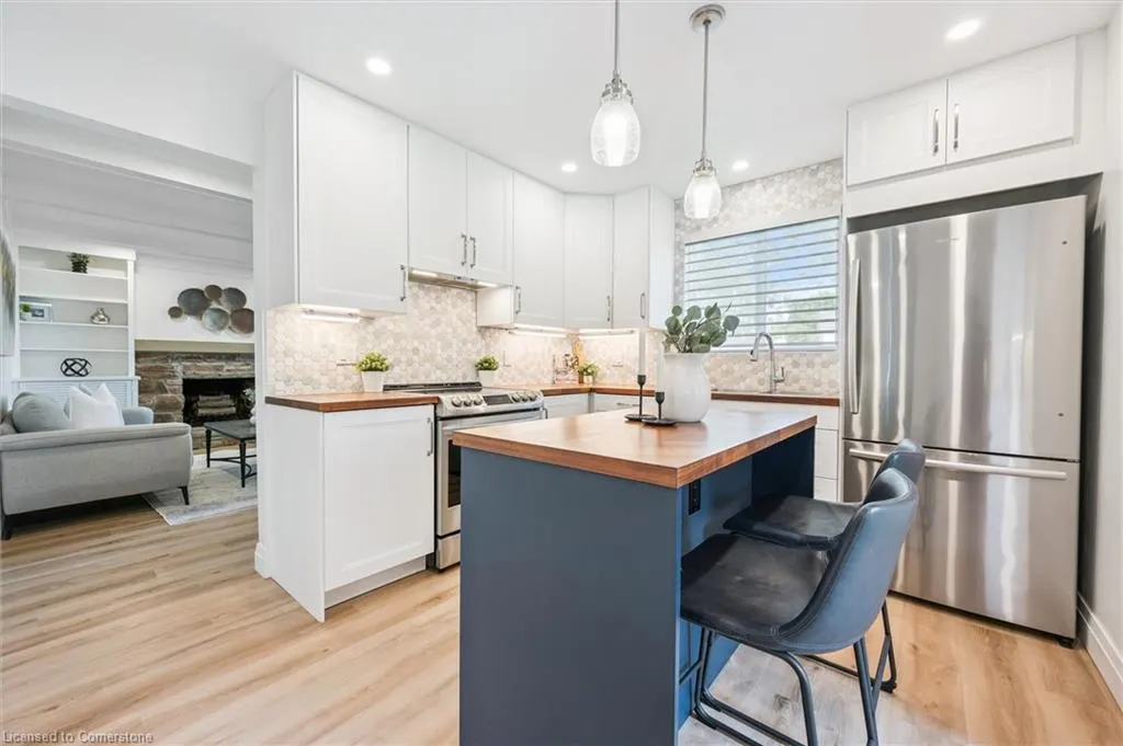 66 Pinehurst Crescent