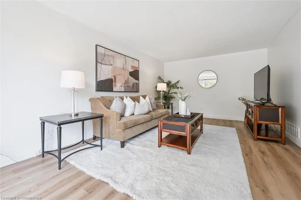 66 Pinehurst Crescent
