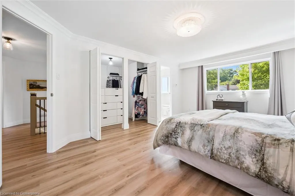 66 Pinehurst Crescent