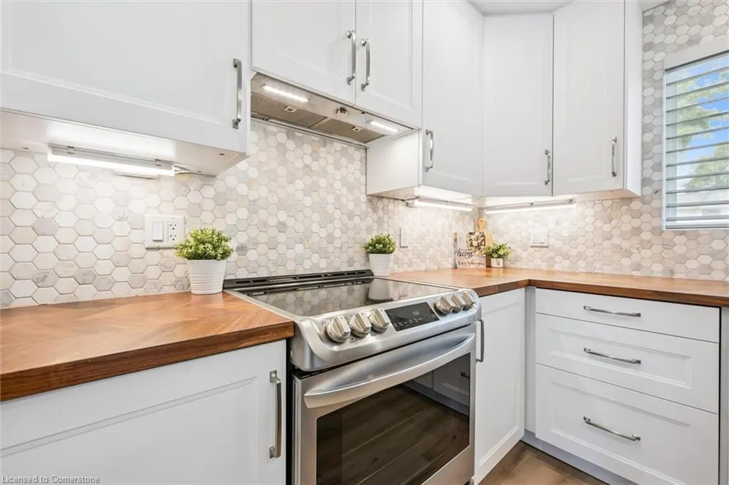 66 Pinehurst Crescent